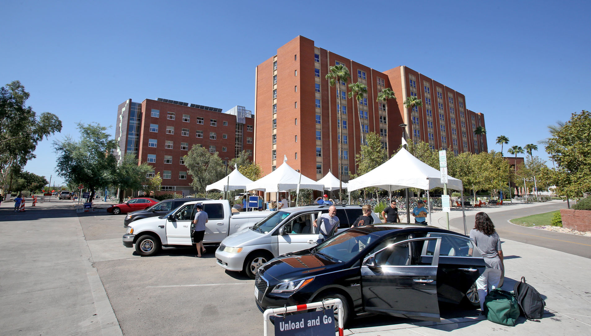 UA dorm move-in 2016